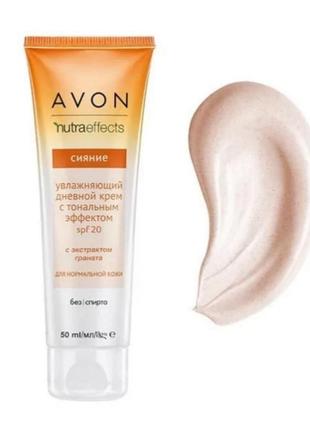 Зволожуючий крем з тональним ефектом avon