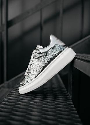 Жіночі кросівки маквин