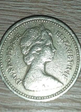 Монета в 1 фунт стерлінгів англії 1983,колєва єлизавета друга !2 фото