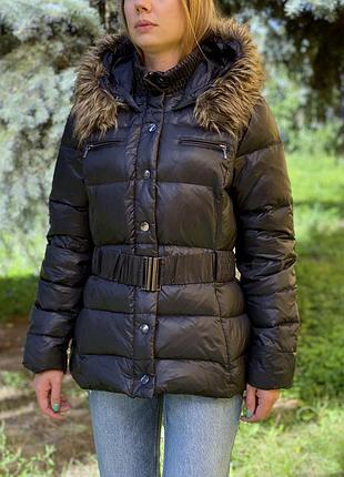 Чёрная зимняя курточка пуховик