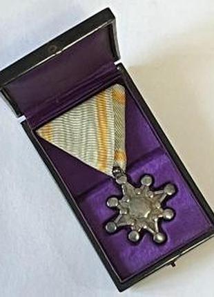 Японія орден святого скарби 8 ст. у футлярі срібло у футлярі no333