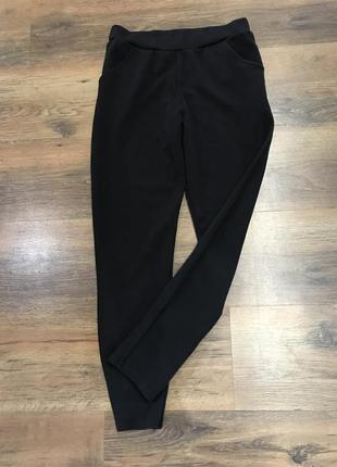Зручні та стильні чорні брюки