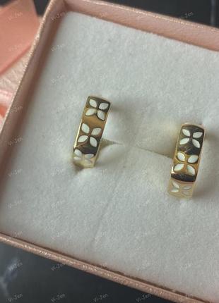 Женские 18к серьги-конго (кольца) позолоченные xuping с белой эмалью и позолотой в картонной коробочке2 фото