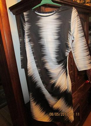 Плаття  чорно-біле.