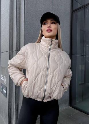 Женская весенняя стеганая короткая куртка с воротником стойка на молнии размеры s-хl8 фото