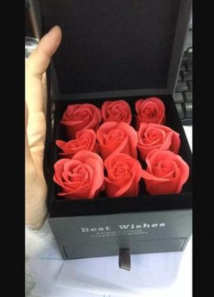 Червоні троянди з мила в подарунковій коробці набір подарунок мил2 фото