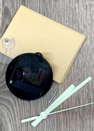 Настінний годинник світний у темряві цифри та зірки колір салатовий diy зроби сам 40 см3 фото