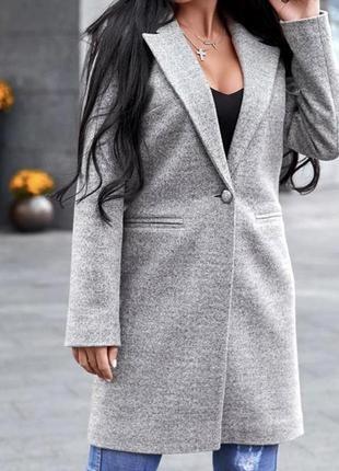 Жіноче сіре пальто