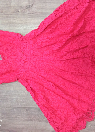 Червона гіпюрова сукня