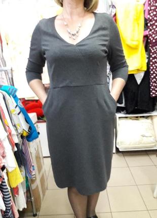Крутое платье трикотажное плотное фирмы laura ashley
