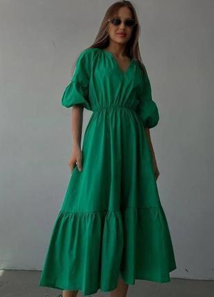 Довге зелене плаття