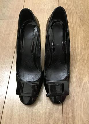 Туфлі лакові