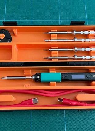 Кейс на електронний паяльник pinecil, вміщує 4 насадки й usb