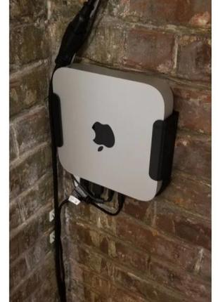 Вертикальное или горизонтальное крепление apple  mac mini