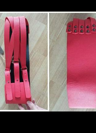 Красно алый ремень широкий