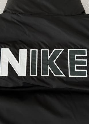 Жилетка двостороння nike чоловіча весняна осіння спортивна безрукавка найк чорна-смарагдова5 фото