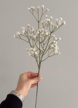 Искусственная ветка гипсофила, белая, 60 см.  цветы премиум-класса для интерьера, декора, фотозон1 фото