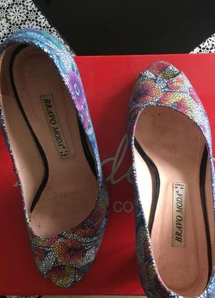 Жіночі туфлі нові