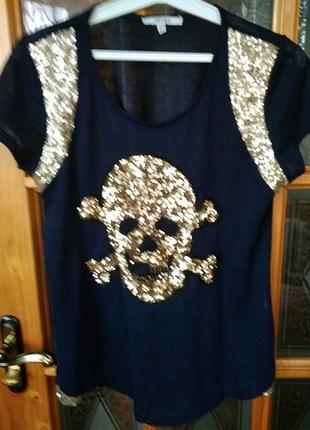 Футболка з паєтками.
