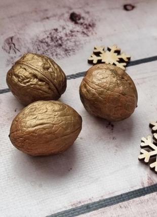 Грецкие орехи декоративные для рукоделия и интерьера, 10 штук темное золото1 фото