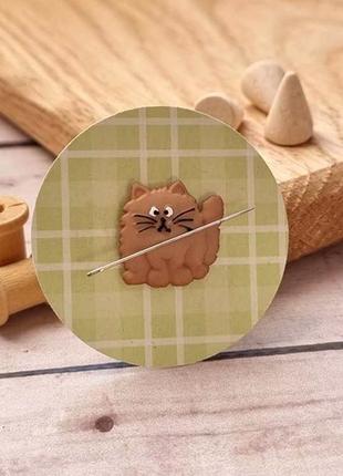 Магнит для игл (магнитный иголочный держатель) светло-коричневый котик