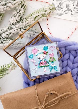 Набір магніт для вишивання бісером  маленька модниця абрис арт apb021