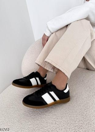 Черные кожаные замшевые кроссовки кеды с белыми полосками на коричневой подошве2 фото