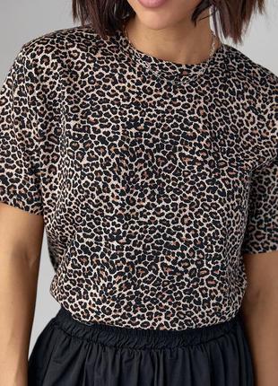 Трикотажная футболка с леопардовым узором5 фото