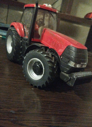 Трактор іграшковий