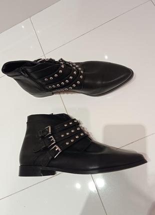 Стильные кожаные ботинки с заклепками бляшками в стиле givenchy