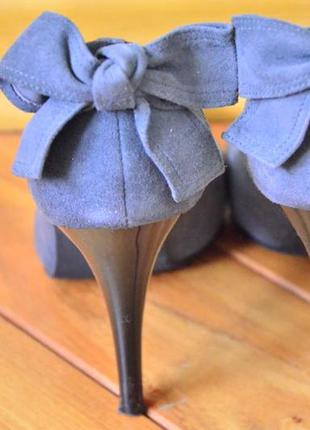 Замшевые очень красивые туфли, обутые один раз sharmen