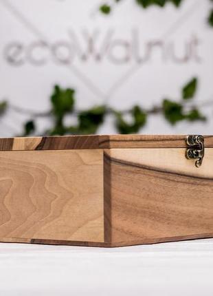 Подарочная коробочка из дерева с крышкой для вручения подарка подарков с персональной гравировкой5 фото