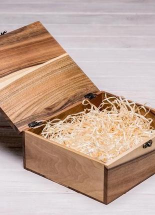 Подарочная коробочка из дерева с крышкой для вручения подарка подарков с персональной гравировкой