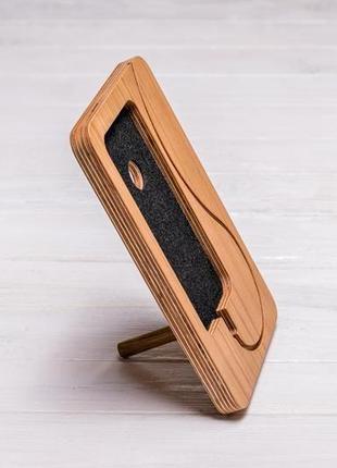 Настольный деревянный органайзер держатель холдер подставка для смартфона телефона iphone из дерева6 фото