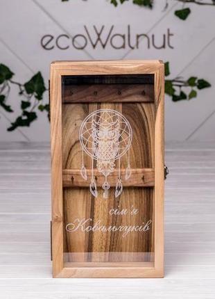 Настінна дерев'яна ключниця коробочка для зберігання ключів із дерева з гравіюванням логотипом2 фото