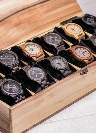 Скринька дерев'яна коробочка для наручних годинників з подушечками з дерева з гравіюванням логотипом1 фото