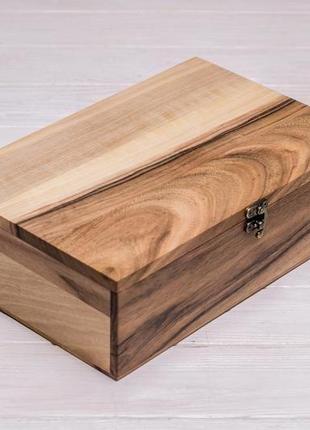 Дерев'яна коробочка скринька органайзер для годинників з дерева з подушечками гравіюванням логотипом7 фото