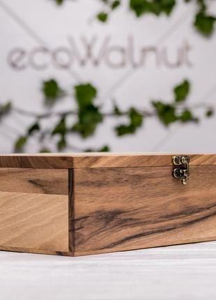 Дерев'яна коробочка скринька органайзер для годинників з дерева з подушечками гравіюванням логотипом5 фото