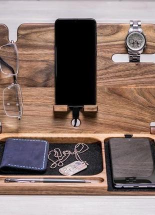 Деревянный настольный органайзер для телефонов подарок брату сестре маме папе отцу из дерева на стол