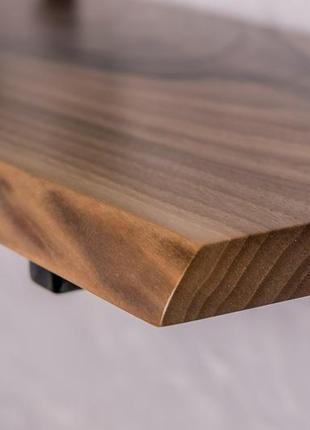 Настінна дерев'яна полиця з живим краєм із металевими кріпленнями з дерева лакована на...