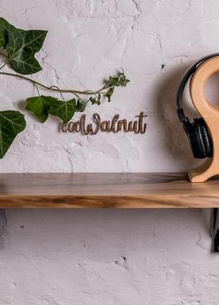 Настінна дерев'яна полиця з живим краєм із металевими кріпленнями з дерева лакована на...