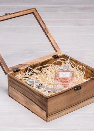 Деревянная коробочка для вручения подарка презента с персональной гравировкой логотипом из дерева