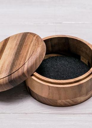 Круглая деревянная шкатулка коробочка для украшений ручной работы из древесины ореха с гравировкой4 фото