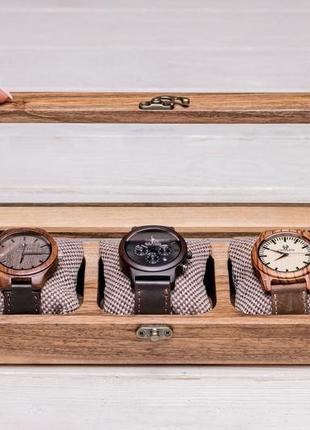 Оригінальна скринька для 3 годинників з персональним гравіюванням на склі з подушеками з тканини