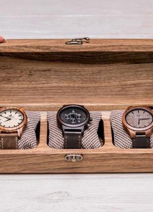 Деревянная коробка для 3 часов с персональной гравировкой логотипом подушечками из дерева на стол