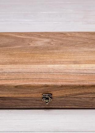 Скринька коробочка з дерев'яною кришкою для 12 наручних годинників на ремінці з гравіюванням5 фото