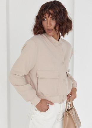 Жіноча куртка-бомбер з накладними кишенями — бежевий колір, l (є розміри)6 фото