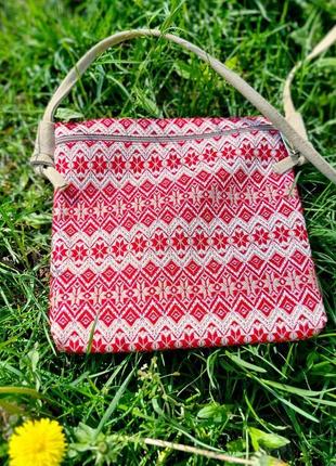 Маленькая сумочка с красным орнаментом (31005)5 фото