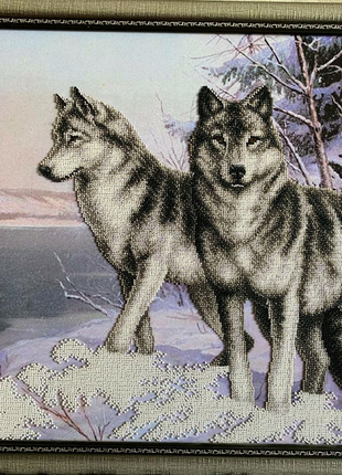 Картина вишита бісером "вовки"1 фото