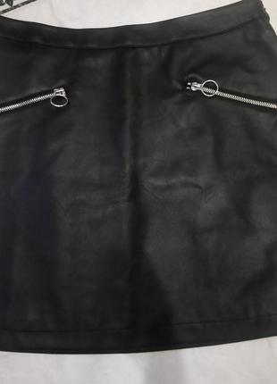 Мини кожаная юбка с кармашками3 фото